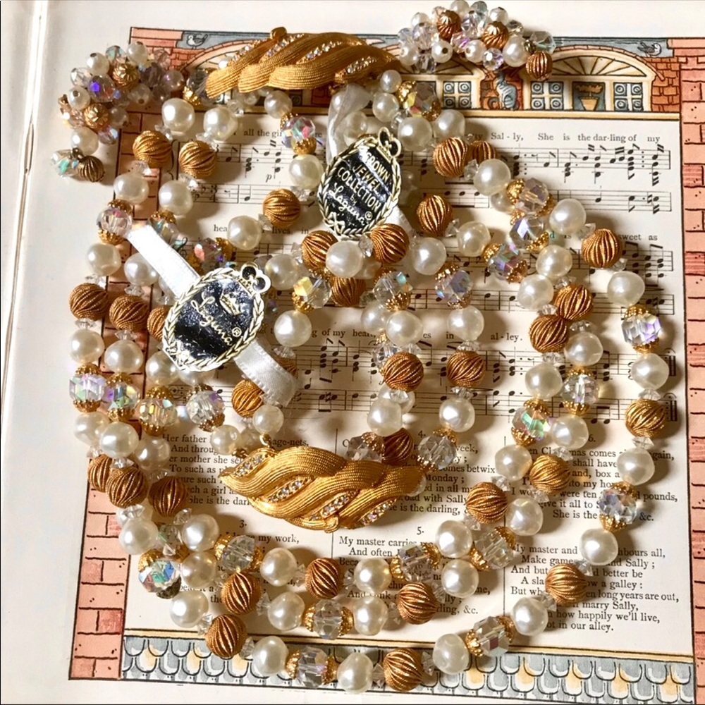 Spectacular Laguna vintage NWT crystal set earring necklace